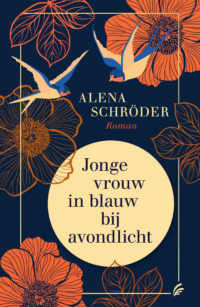 Jonge vrouw in blauw bij avondlicht - Alena Schröder